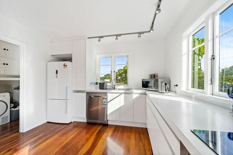 Photo of property in 1 The Terrace, Herald Island, Auckland, 0618