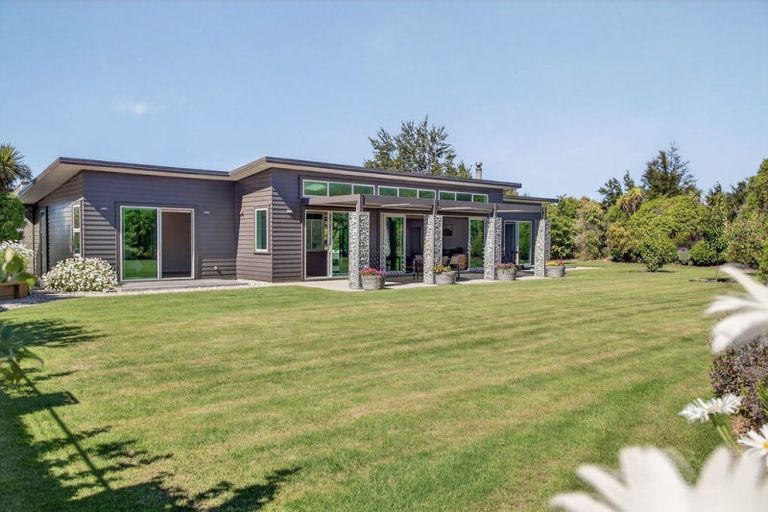 Photo of property in 28 Sam John Place, Lake Hawea, 9382