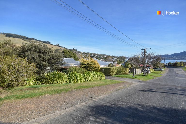 Photo of property in 8 Dickson Street, Macandrew Bay, Dunedin, 9014