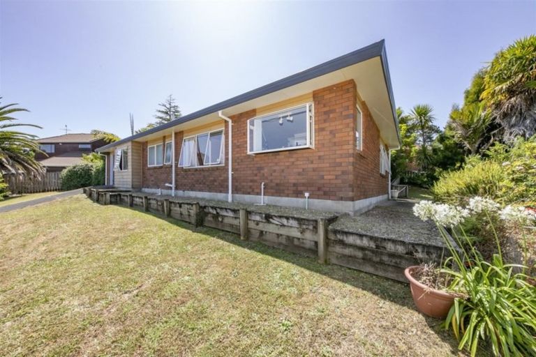 Photo of property in 5 Jacinta Grove, Swanson, Auckland, 0612