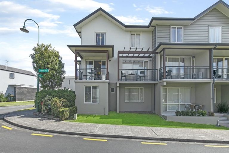 Photo of property in 28 Opito Way, East Tamaki, Auckland, 2013