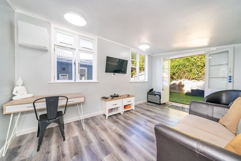 Photo of property in 114 Pinehaven Road, Pinehaven, Upper Hutt, 5019