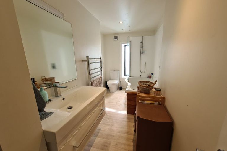 Photo of property in 98 Wadestown Road, Wadestown, Wellington, 6012