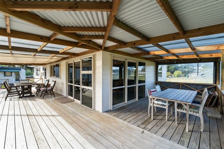 Photo of property in 46 Franklin Road, Paparoa, 0571