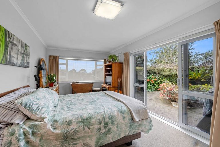 Photo of property in 6 Argyle Place, Highlands Park, New Plymouth, 4312
