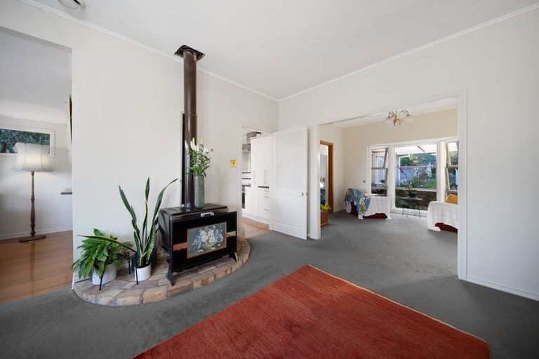Photo of property in 23 Pohutukawa Avenue, Shelly Park, Auckland, 2014