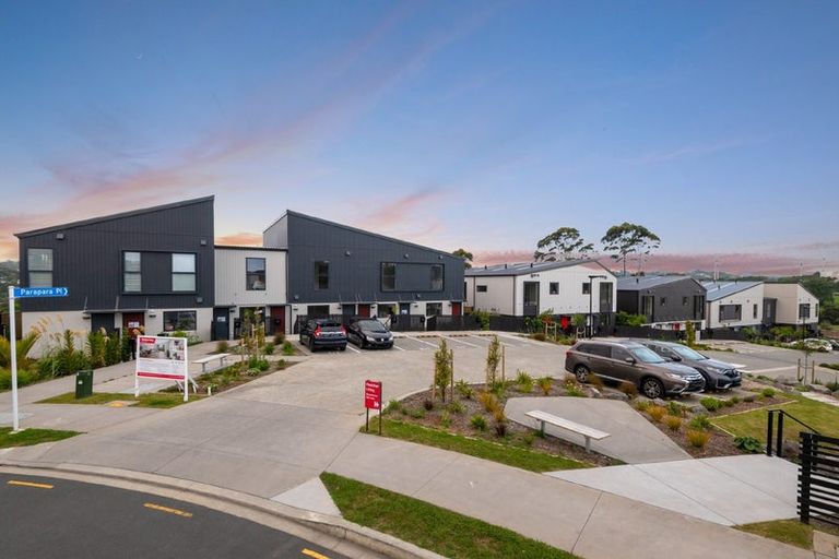 Photo of property in 3/5 Parapara Place, Albany, Auckland, 0632
