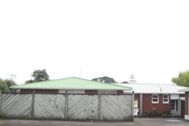 Photo of property in 1/306 Devon Street West, New Plymouth, 4310