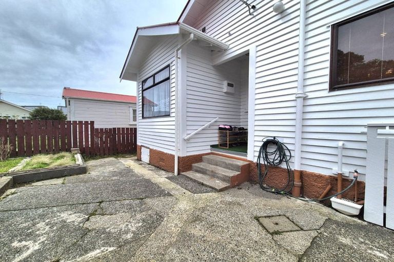 Photo of property in 101 The Parade, Island Bay, Wellington, 6023