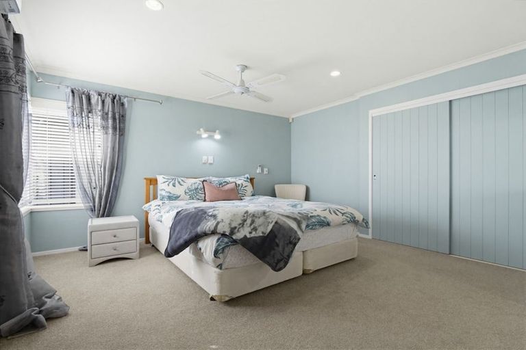 Photo of property in 79 Riverton Drive, Randwick Park, Auckland, 2105