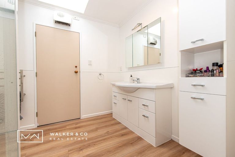 Photo of property in 2 Bathurst Street, Heretaunga, Upper Hutt, 5018