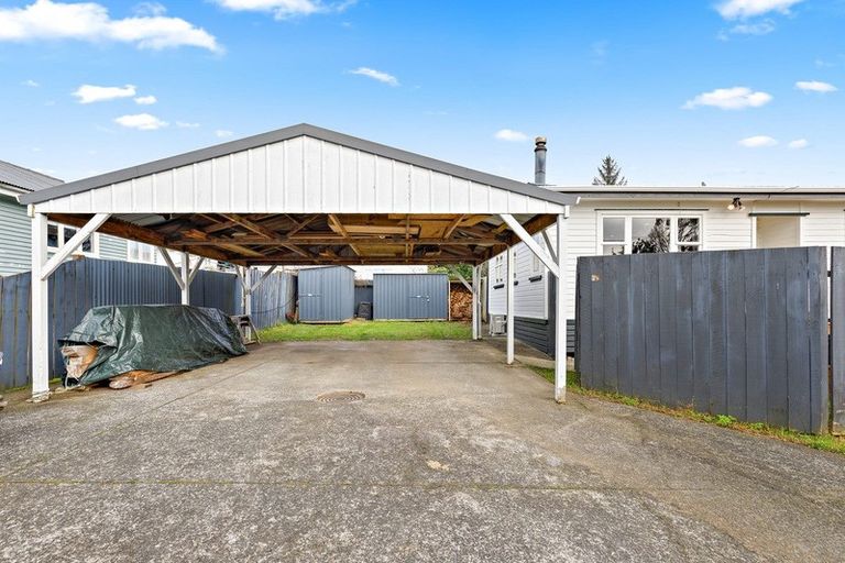 Photo of property in 2/24 Woodside Road, Massey, Auckland, 0614