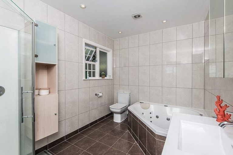 Photo of property in 13 Waru Street, Khandallah, Wellington, 6035