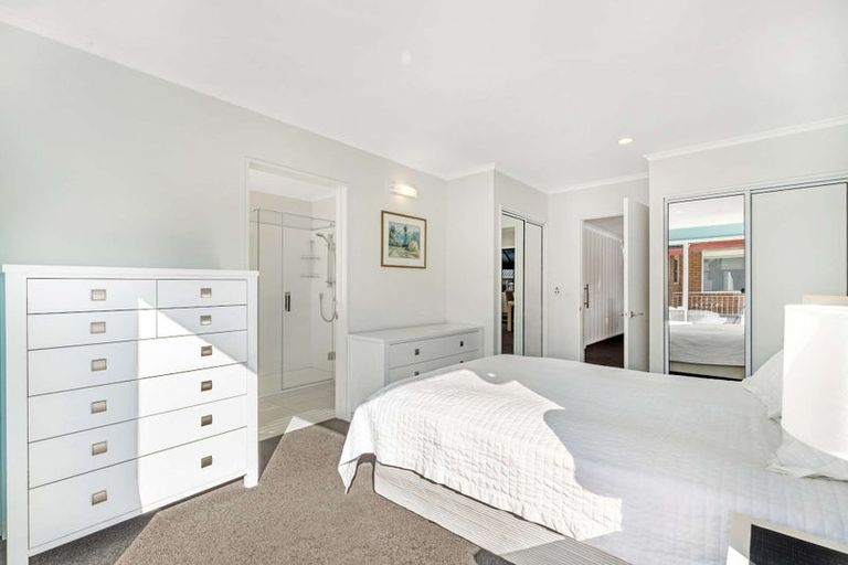 Photo of property in 39 Waikawa Road, Picton, 7220