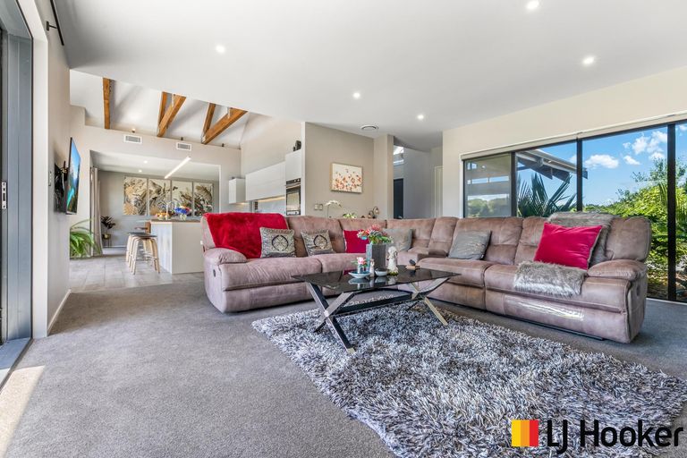 Photo of property in 98 Bushlake Way, Kingseat, Papakura, 2580