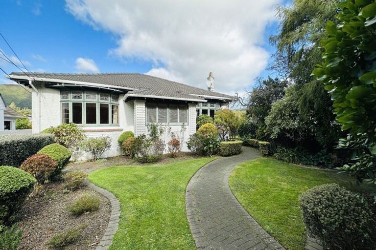 Photo of property in 52 Totara Crescent, Woburn, Lower Hutt, 5010