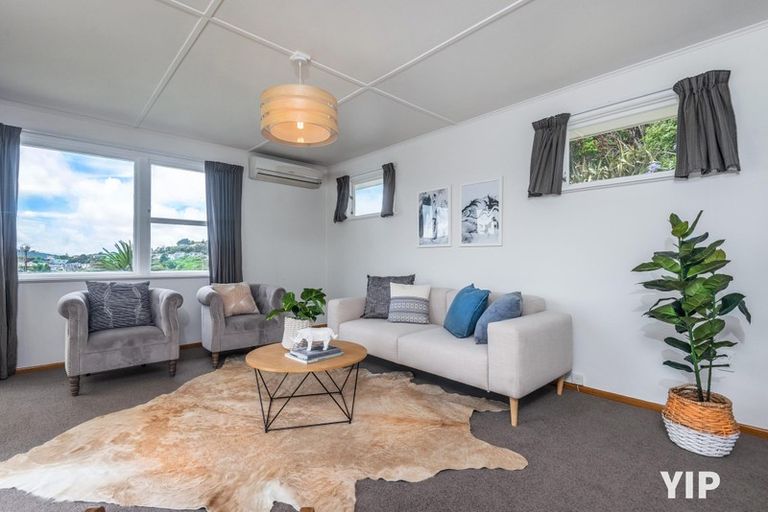 Photo of property in 5 Catherine Crescent, Paparangi, Wellington, 6037
