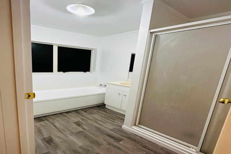 Photo of property in 5 Woodlark Close, Weymouth, Auckland, 2103