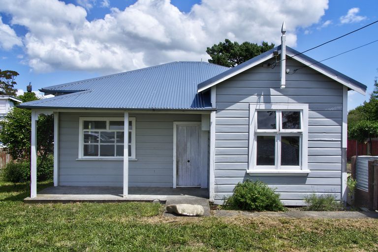Photo of property in 130 Fitzherbert Street, Featherston, 5710