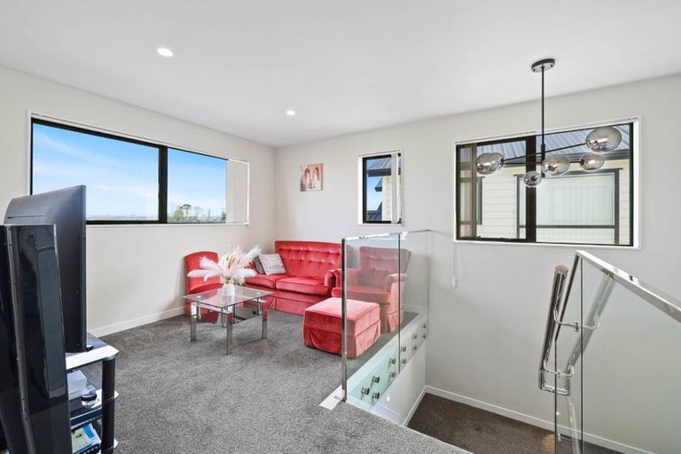 Photo of property in 12 Korowhiti Road, Clarks Beach, 2122