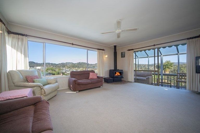 Photo of property in 6 Sunnylaw Place, Glen Eden, Auckland, 0602