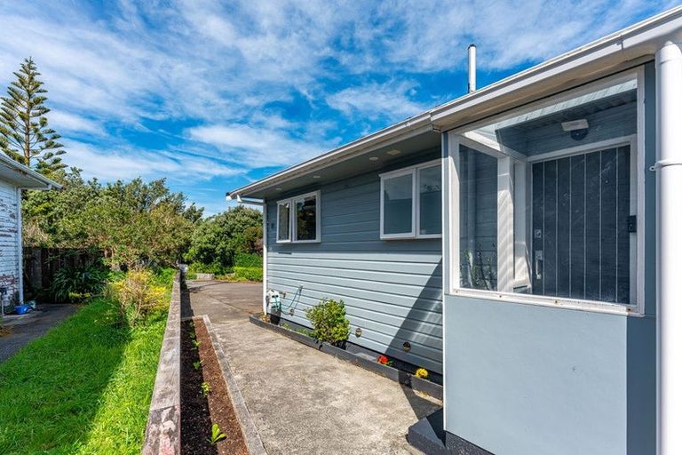 Photo of property in 16 Southgate Road, Southgate, Wellington, 6023