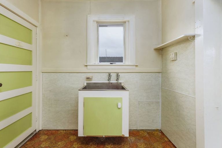 Photo of property in 6 Holmes Street, Waimate, 7924