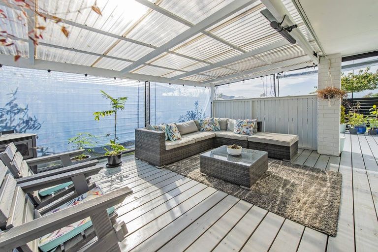 Photo of property in 21 Shillingford Boulevard, Rolleston, 7615