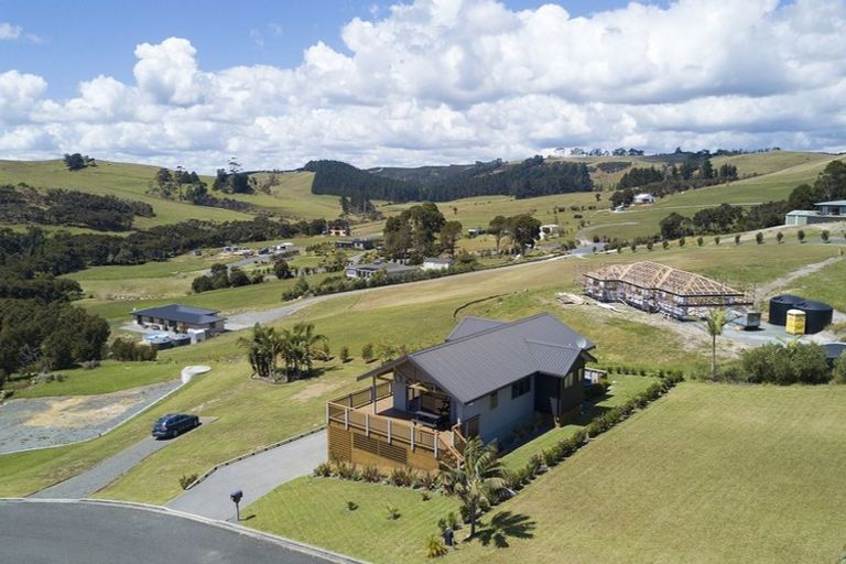 Photo of property in 17 Lori Lane, Coopers Beach, 0420