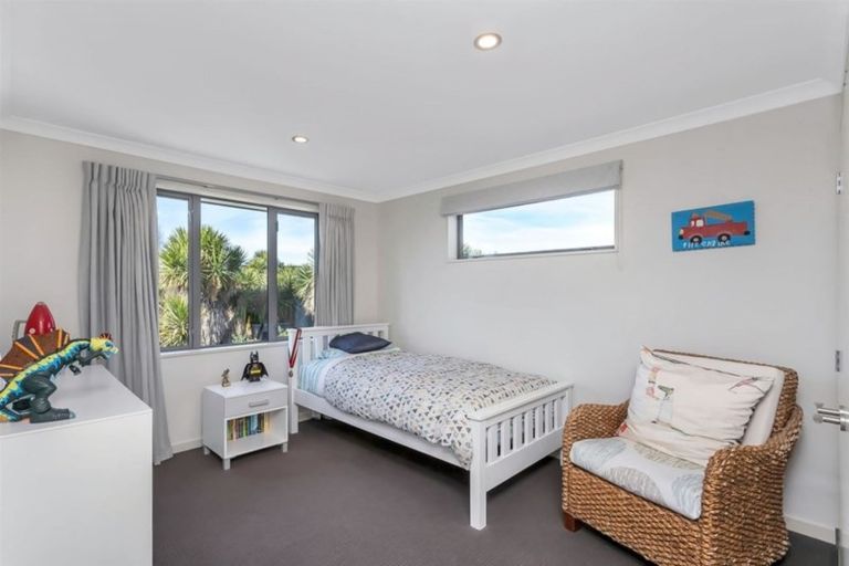 Photo of property in 4 Meadowcroft Lane, Harewood, Christchurch, 8051