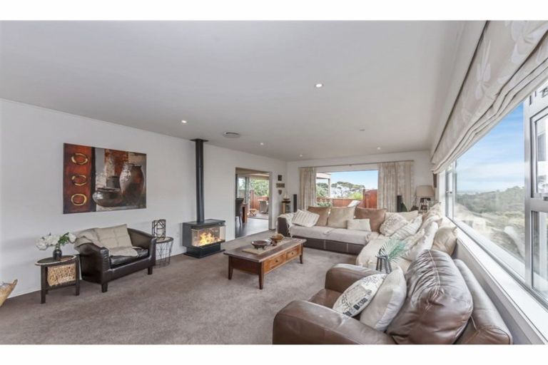 Photo of property in 1 Pluto Place, Beach Haven, Auckland, 0626