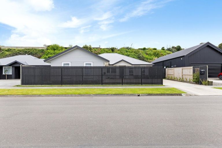 Photo of property in 31 Freedom Drive, Kelvin Grove, Palmerston North, 4414