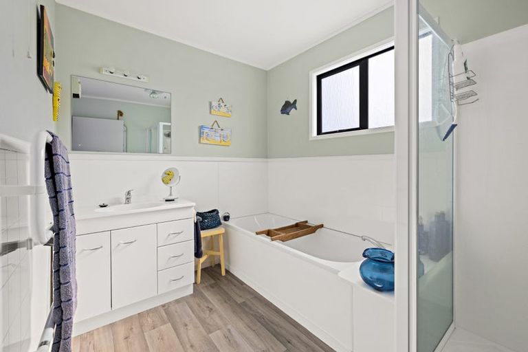 Photo of property in 4 Kotuku Place, Snells Beach, 0920