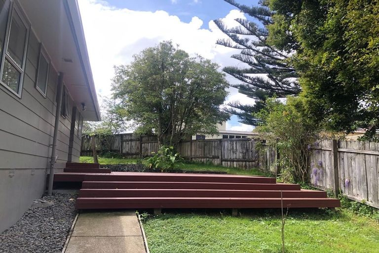 Photo of property in 136 Waimumu Road, Massey, Auckland, 0614