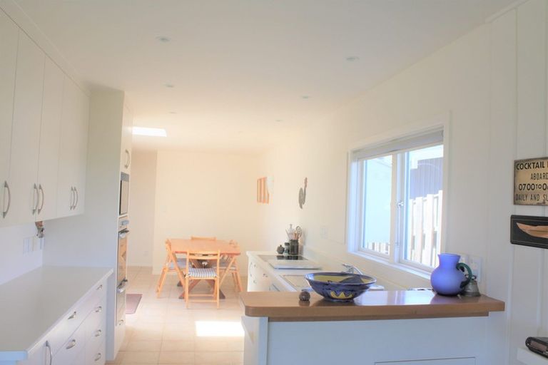 Photo of property in 59 Field Way, Waikanae Beach, Waikanae, 5036
