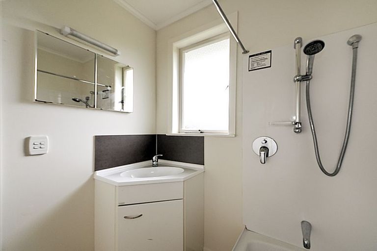 Photo of property in 8 Geordie Street, Henderson, Auckland, 0612