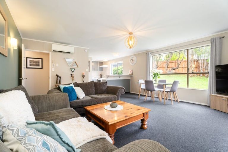 Photo of property in 2 Makatote Grove, Churton Park, Wellington, 6037