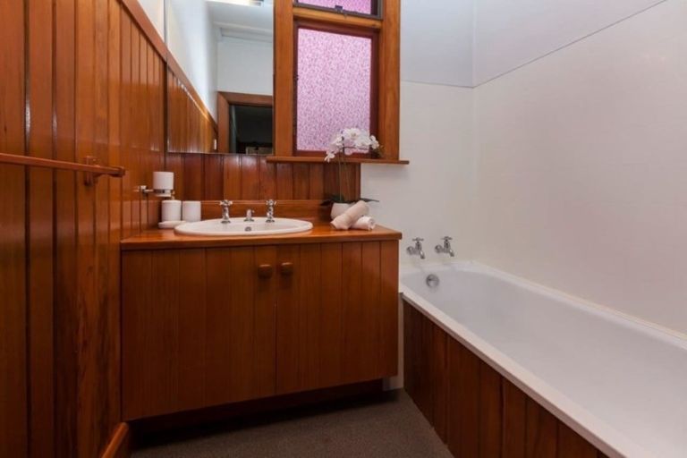 Photo of property in 21 Aynsley Terrace, Hillsborough, Christchurch, 8022