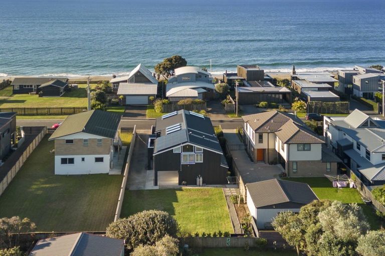 Photo of property in 112 Karewa Parade, Papamoa Beach, Papamoa, 3118