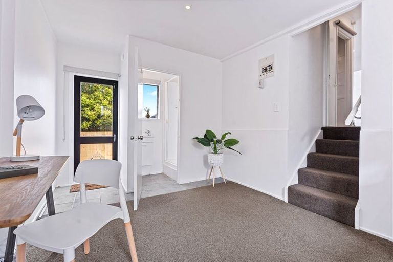 Photo of property in 1/307a Wairau Road, Totara Vale, Auckland, 0627