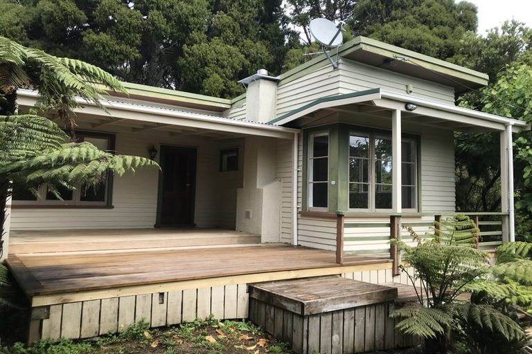Photo of property in 802 West Coast Road, Oratia, Auckland, 0604