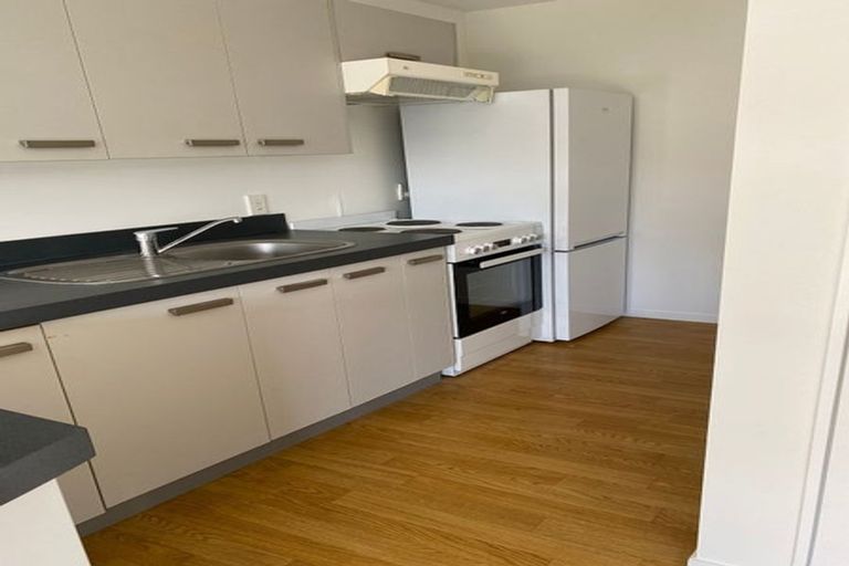 Photo of property in 15 Burnside Court, Rosedale, Auckland, 0632