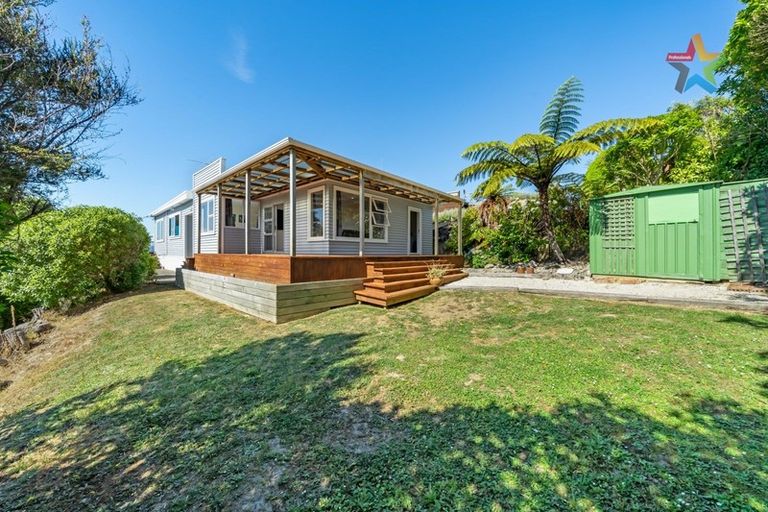 Photo of property in 54 Akatea Road, Korokoro, Lower Hutt, 5012