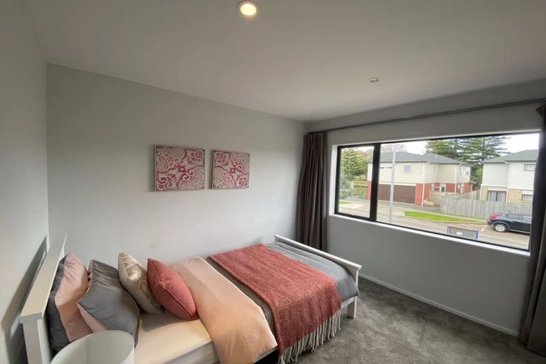 Photo of property in 50 Bordeaux Parade, Te Atatu South, Auckland, 0610