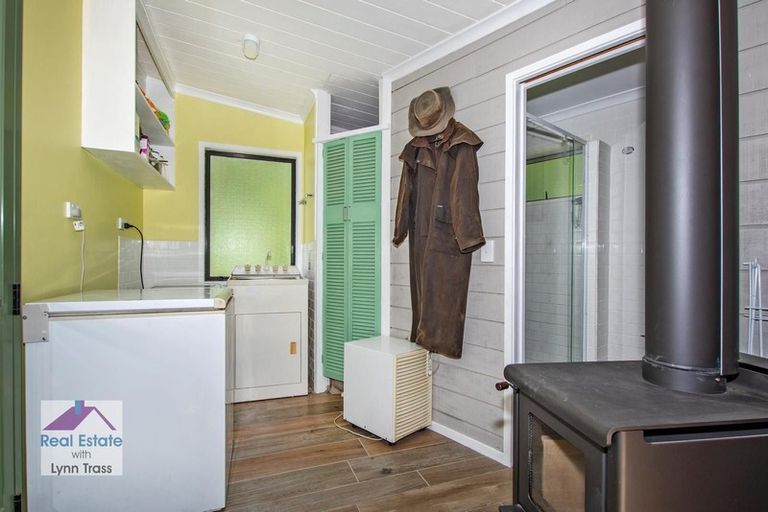 Photo of property in 1042 Ngunguru Road, Kiripaka, Whangarei, 0173