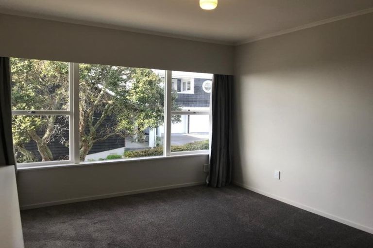 Photo of property in 2/45 East Coast Road, Milford, Auckland, 0620
