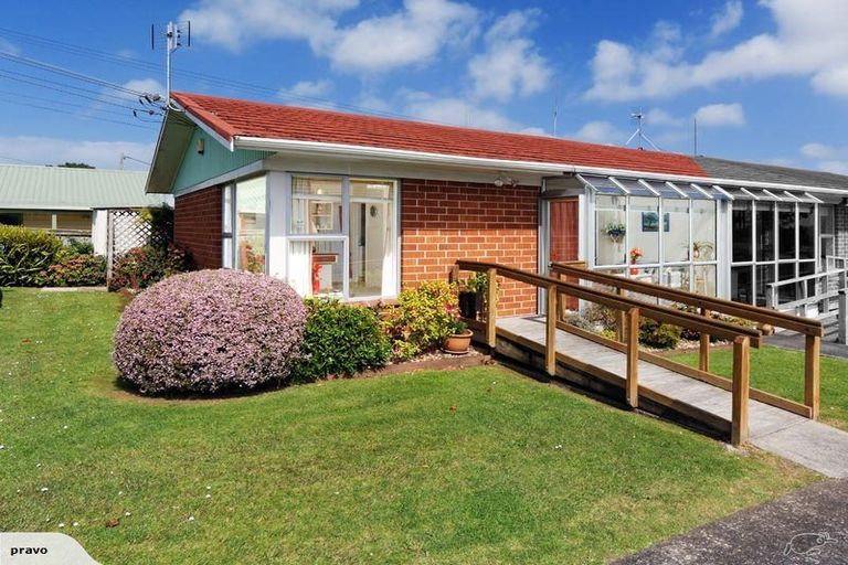 Photo of property in 1/25 West Coast Road, Glen Eden, Auckland, 0602