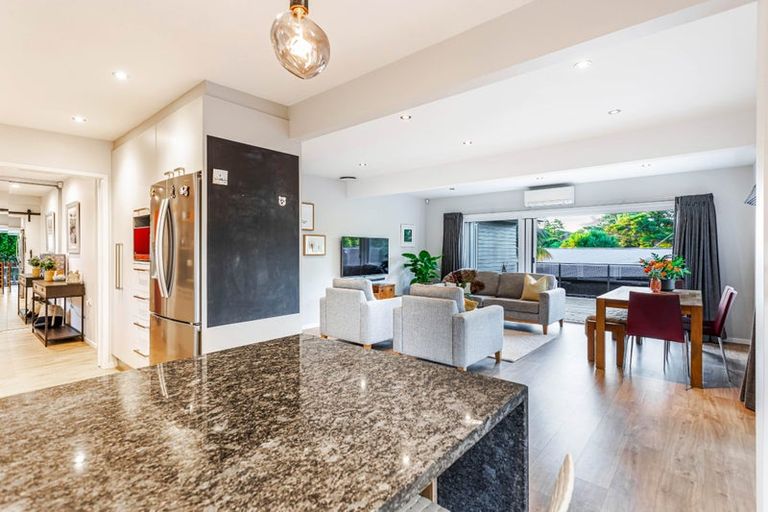 Photo of property in 6 Sunnyview Road, Greenhithe, Auckland, 0632