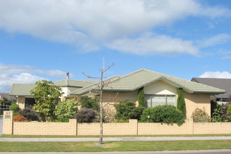 Photo of property in 37 Kahira Crescent, Papamoa Beach, Papamoa, 3118