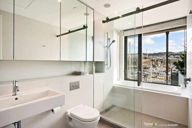 Photo of property in Clyde Quay Wharf, 2c/7 Clyde Quay Wharf, Te Aro, Wellington, 6011